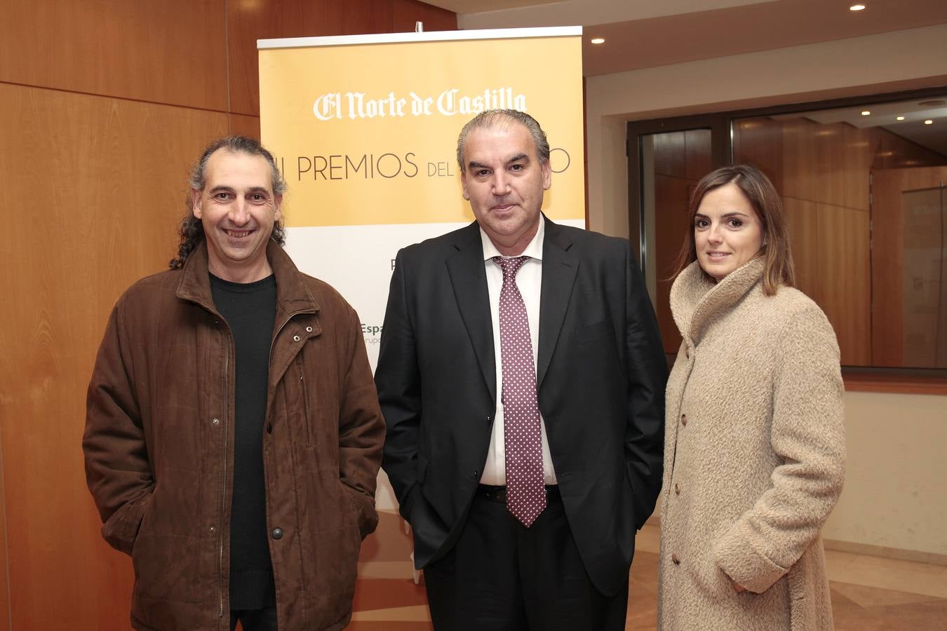 Jesús Palacín (UCCL), con Guzmán Moreta y Ruth Marcos, de Caja Rural de Salamanca.