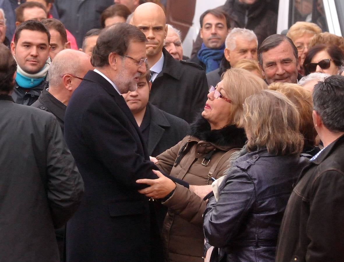 El presidente del Gobierno, Mariano Rajoy, participa en un acto de campaña del PP en Olmedo (Valladolid) 1/2