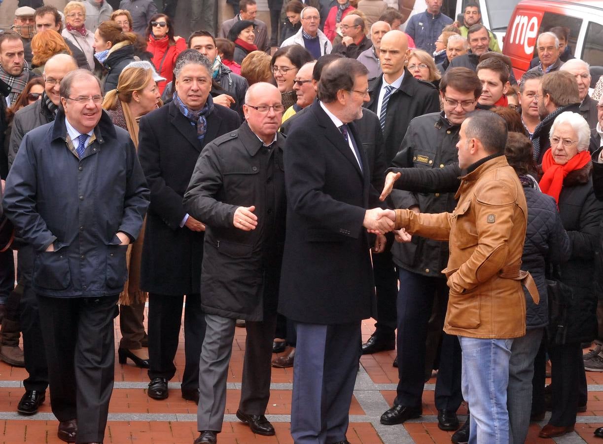 El presidente del Gobierno, Mariano Rajoy, participa en un acto de campaña del PP en Olmedo (Valladolid) 2/2