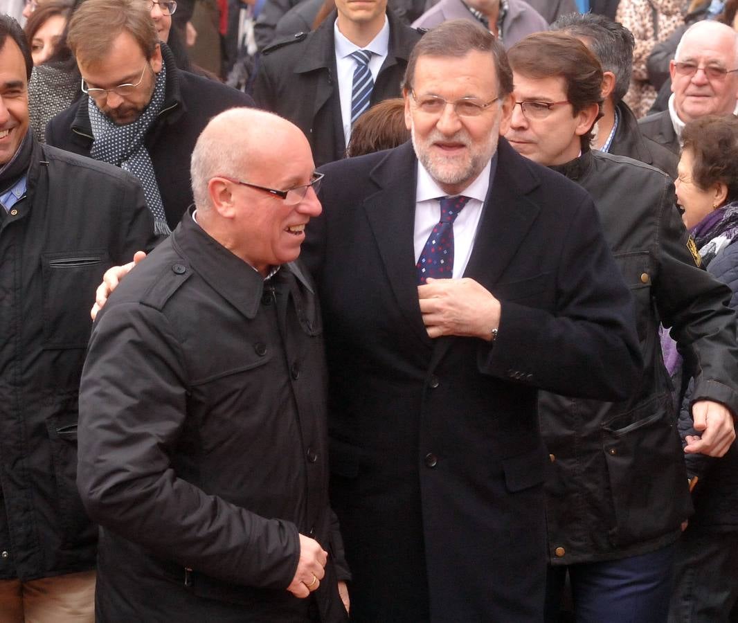 El presidente del Gobierno, Mariano Rajoy, participa en un acto de campaña del PP en Olmedo (Valladolid) 2/2