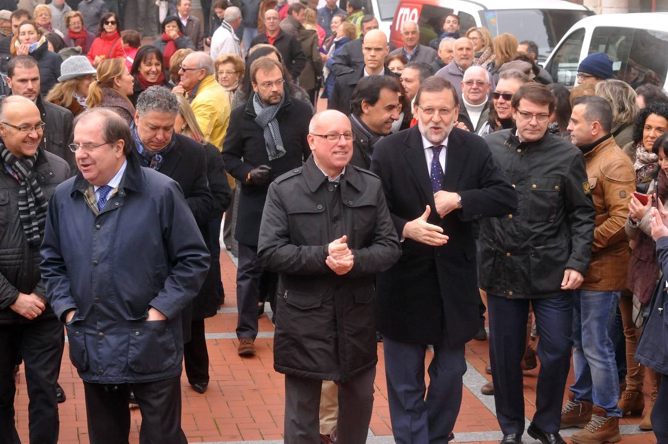 El presidente del Gobierno, Mariano Rajoy, participa en un acto de campaña del PP en Olmedo (Valladolid) 2/2
