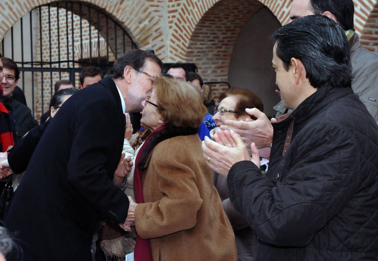 El presidente del Gobierno, Mariano Rajoy, participa en un acto de campaña del PP en Olmedo (Valladolid) 2/2