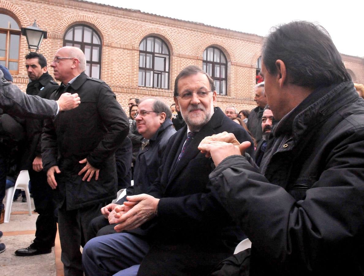 El presidente del Gobierno, Mariano Rajoy, participa en un acto de campaña del PP en Olmedo (Valladolid) 2/2