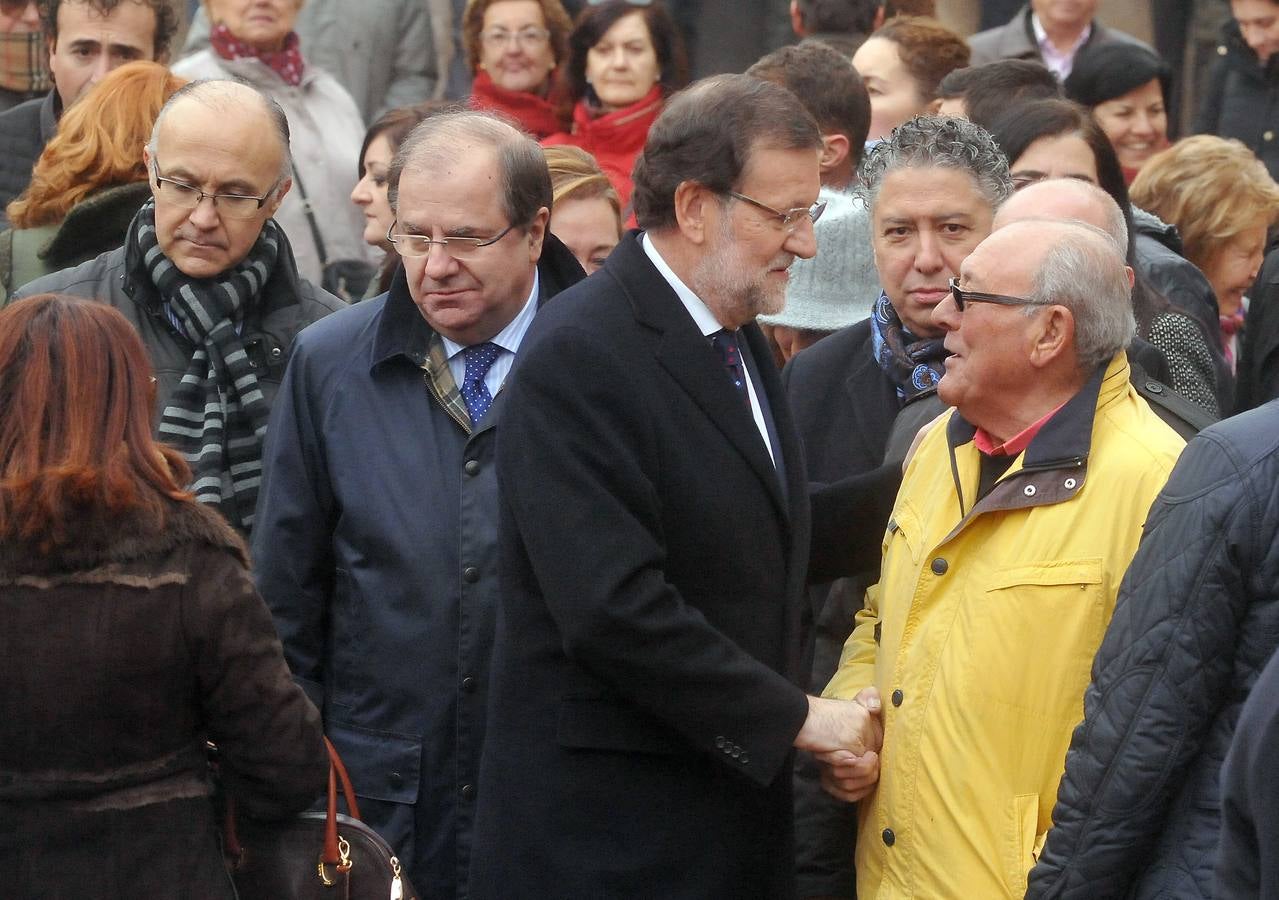 El presidente del Gobierno, Mariano Rajoy, participa en un acto de campaña del PP en Olmedo (Valladolid) 2/2