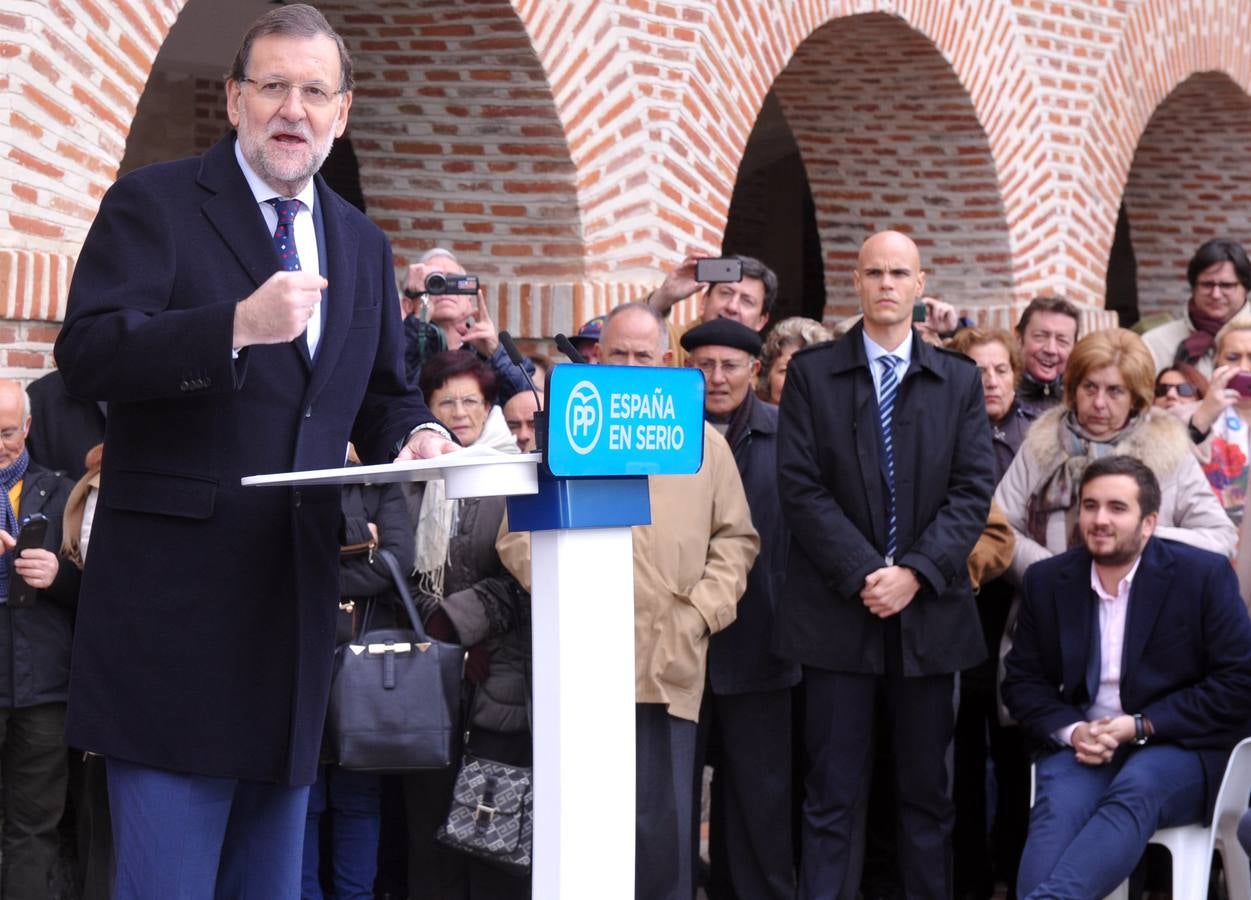 El presidente del Gobierno, Mariano Rajoy, participa en un acto de campaña del PP en Olmedo (Valladolid) 2/2