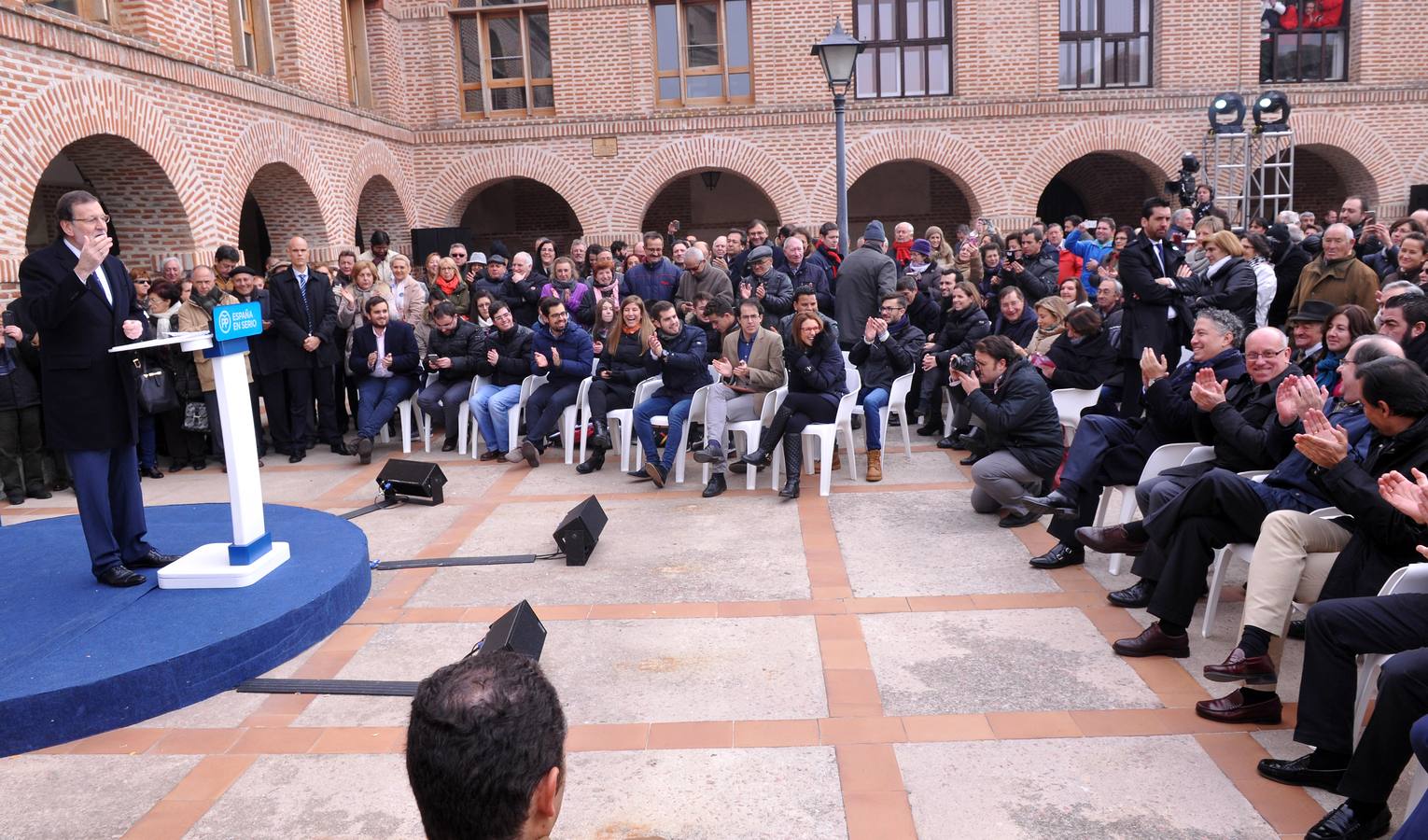El presidente del Gobierno, Mariano Rajoy, participa en un acto de campaña del PP en Olmedo (Valladolid) 2/2