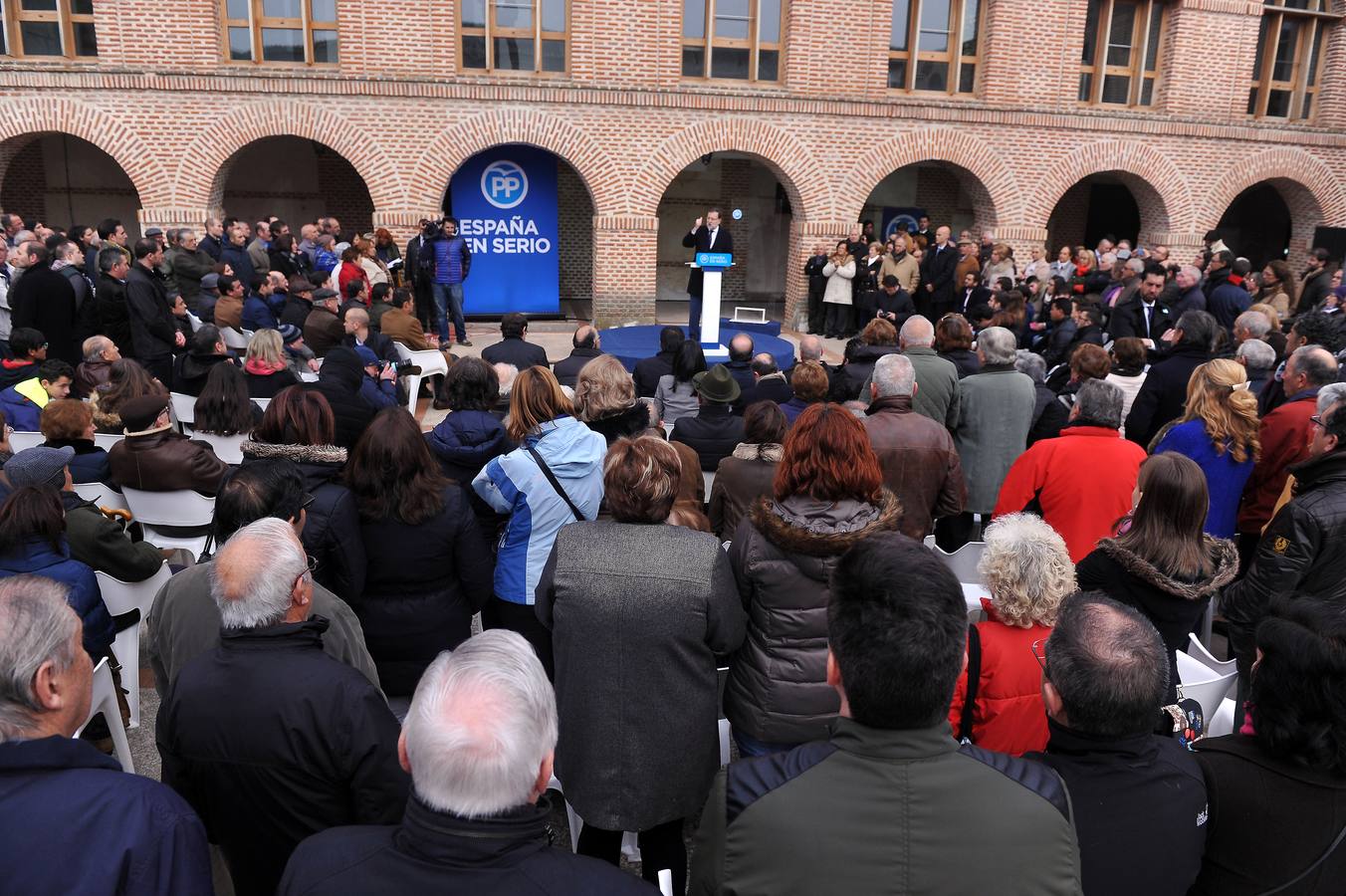 El presidente del Gobierno, Mariano Rajoy, participa en un acto de campaña del PP en Olmedo (Valladolid) 2/2