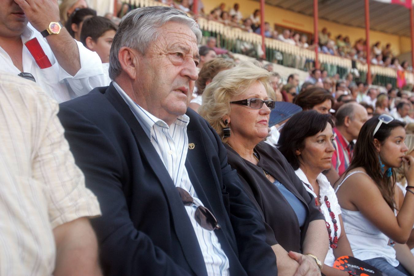 04.09.06 Dionisio Miguel Recio, junto a su mujer, María Jesús Fernández en la segunda corrida de toros de las Fiestas de la Virgen de San Lorenzo.