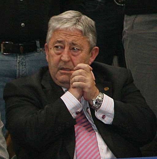 04.03.07 Dionisio Miguel Recio, presidente del Balonmano Valladolid, en el estadio Kolnarena de Colonia donde el equipo se clasificó para semifinales de la Liga de Campeones.