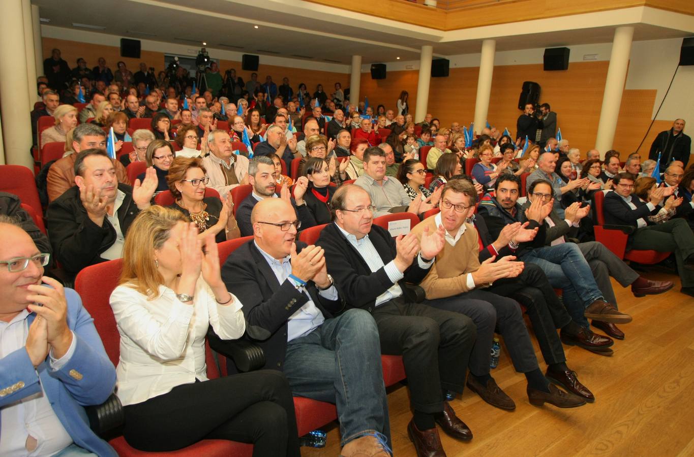 Juan Vicente Herrera participa en un mitin con Alberto Núñez Feijóo en O Barco de Valdeorras (Orense)