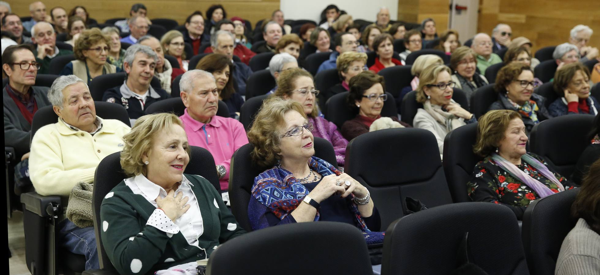 Luis Antonio de Villena habla de la primera entrega de sus memorias en el Aula de Cultura de El Norte de Castilla