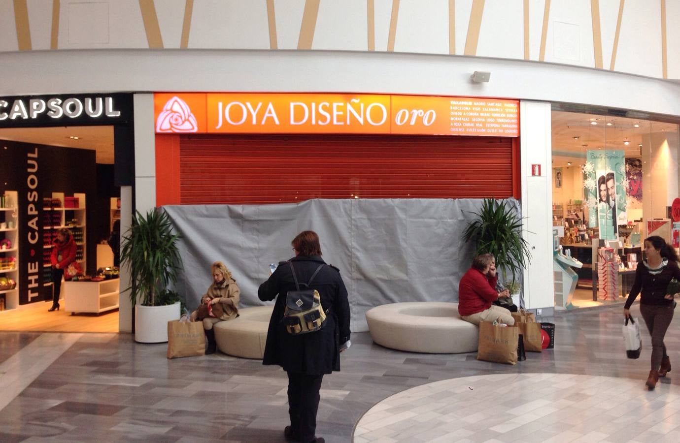 Robo en una joyería del centro comercial Río Shopping