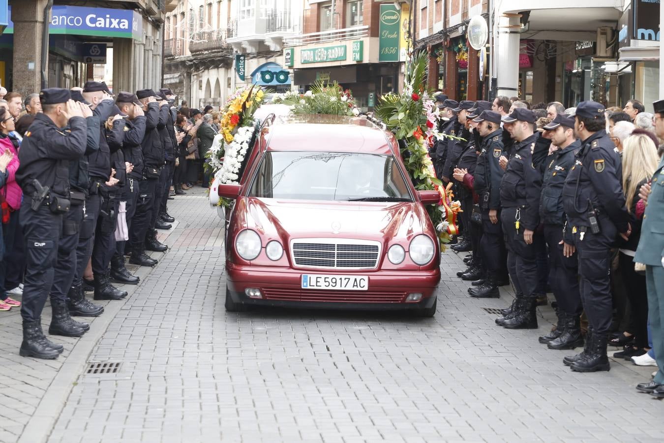 Funeral en La Bañeza por el policía leonés muerto en el atentado de Kabul (Afganistán)
