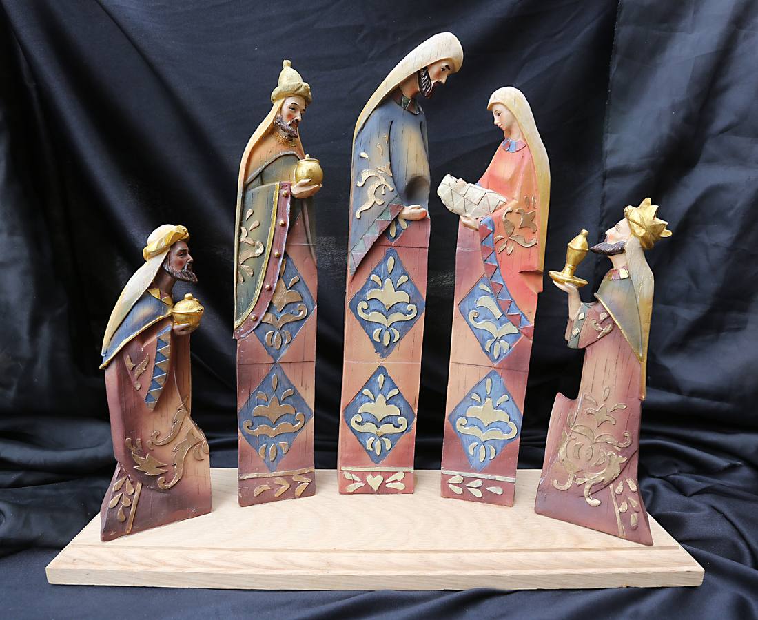 Nacimiento estilizado flor de lis que se muestra en la exposición 'El camino que lleva a Belén' de la colección privada de Jose Luis Chacel.