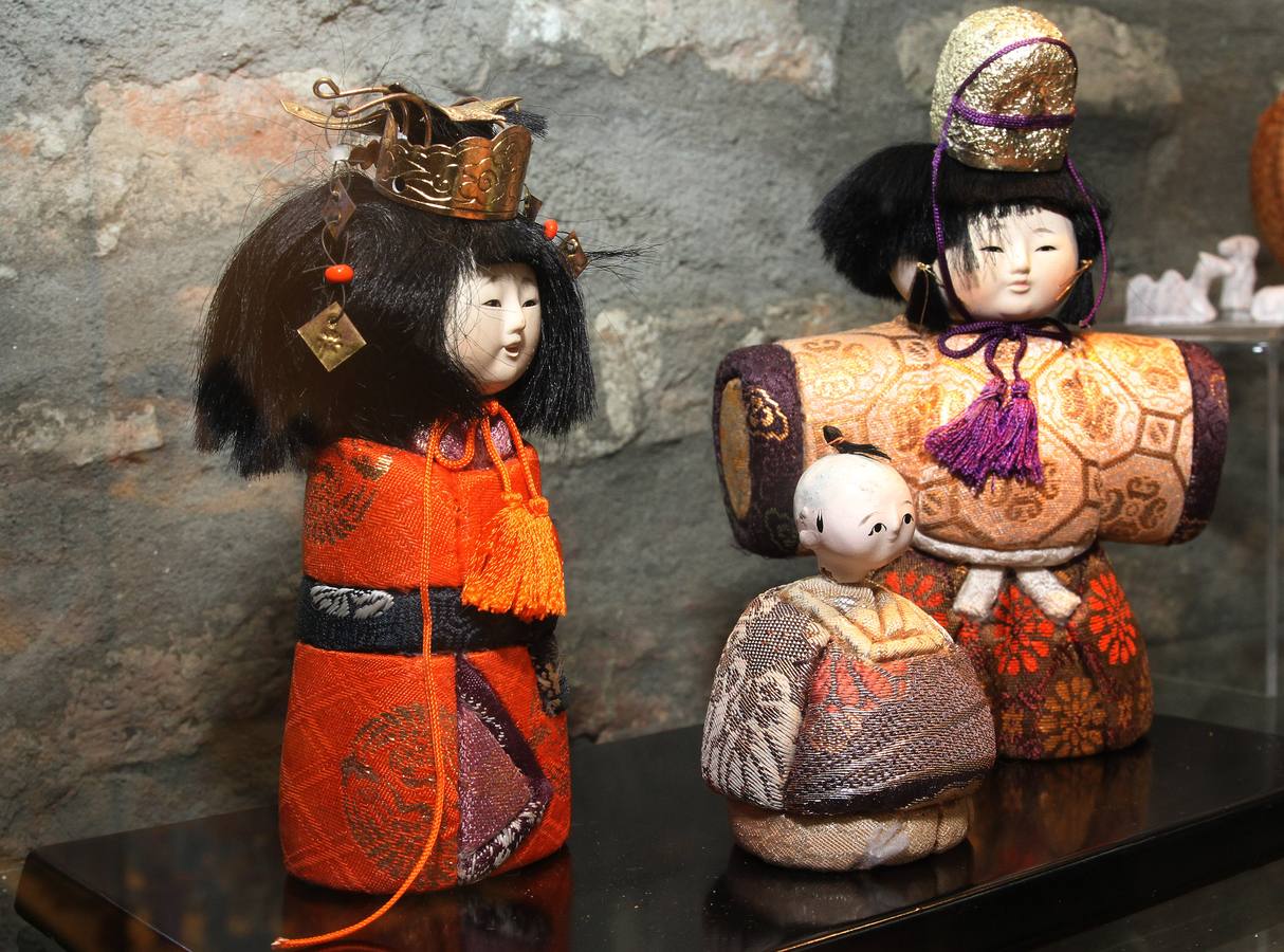 Belén japonés expuesto en el convento de las Claras de Carrión de los Condes (Palencia).