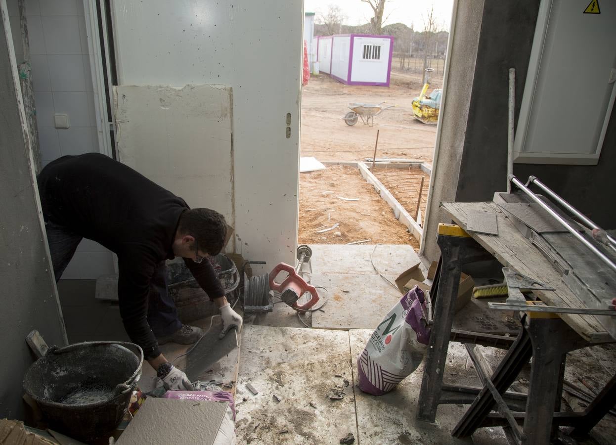 Preparativos para la Fiesta de la Moto de Valladolid en las instalaciones de la antigua Hípica Militar