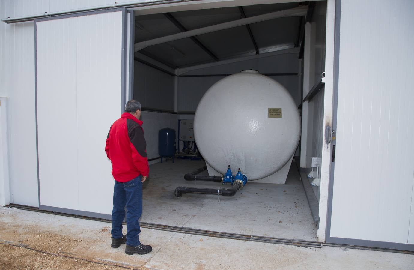 Preparativos para la Fiesta de la Moto de Valladolid en las instalaciones de la antigua Hípica Militar