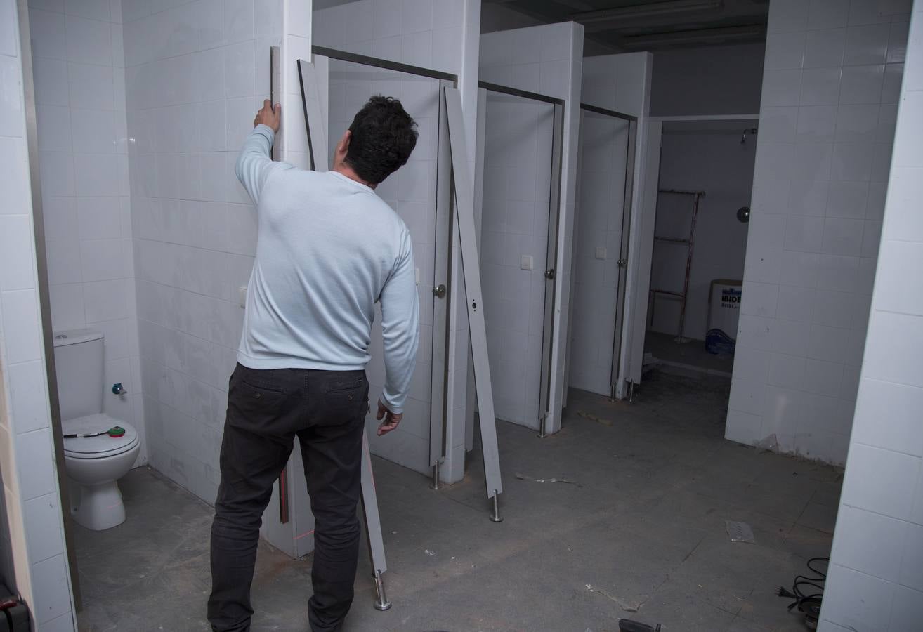 Preparativos para la Fiesta de la Moto de Valladolid en las instalaciones de la antigua Hípica Militar