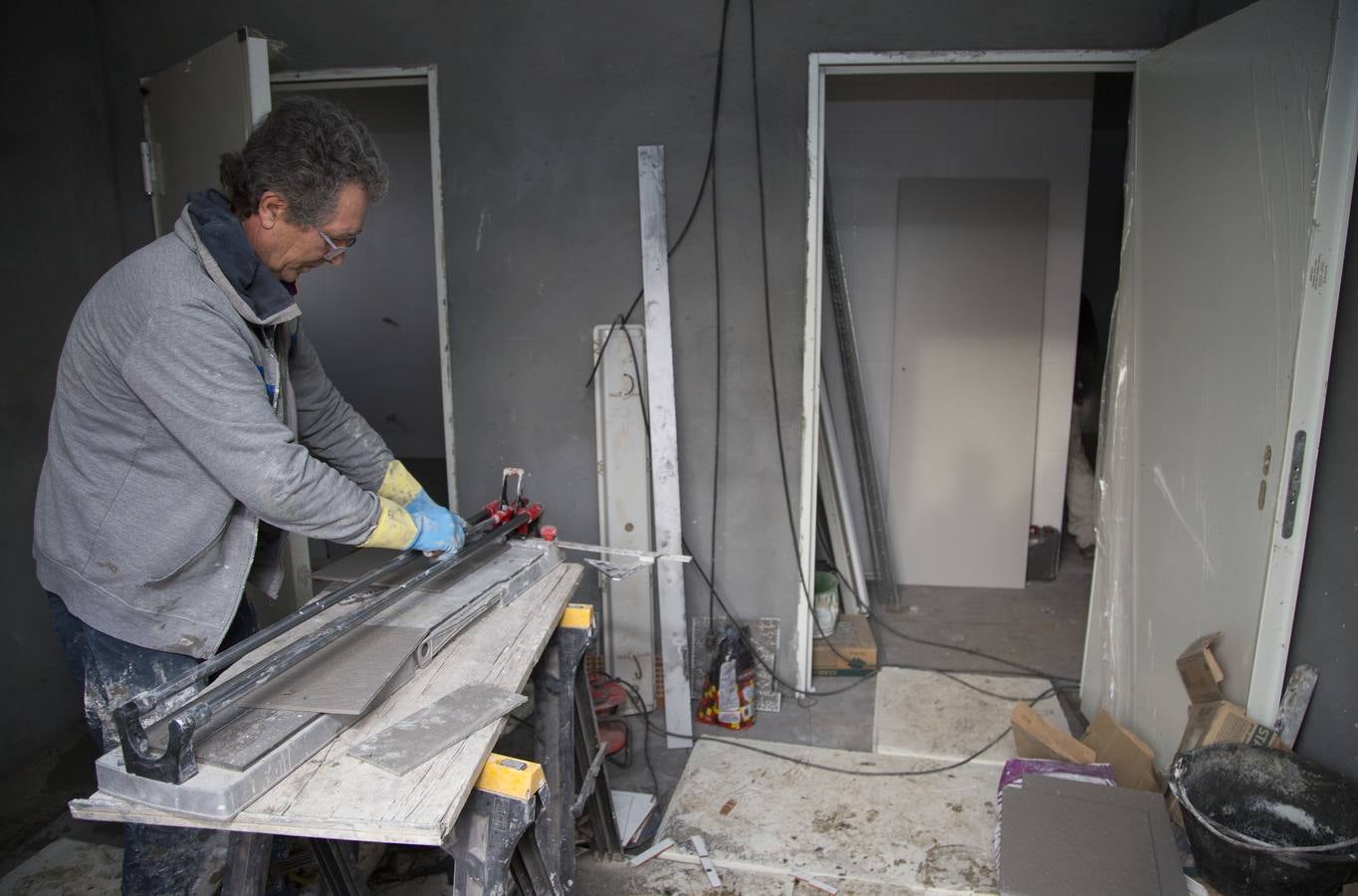 Preparativos para la Fiesta de la Moto de Valladolid en las instalaciones de la antigua Hípica Militar