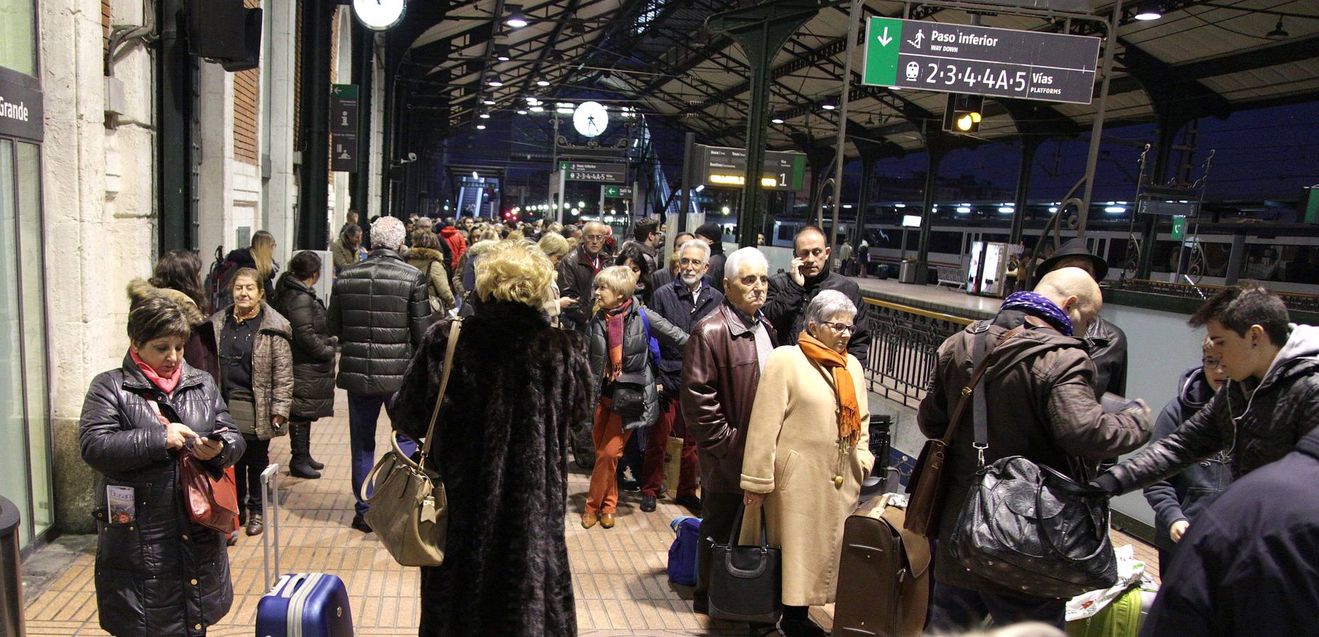 Retrasos en los trenes de Alta Velocidad por una avería en el suministro eléctrico