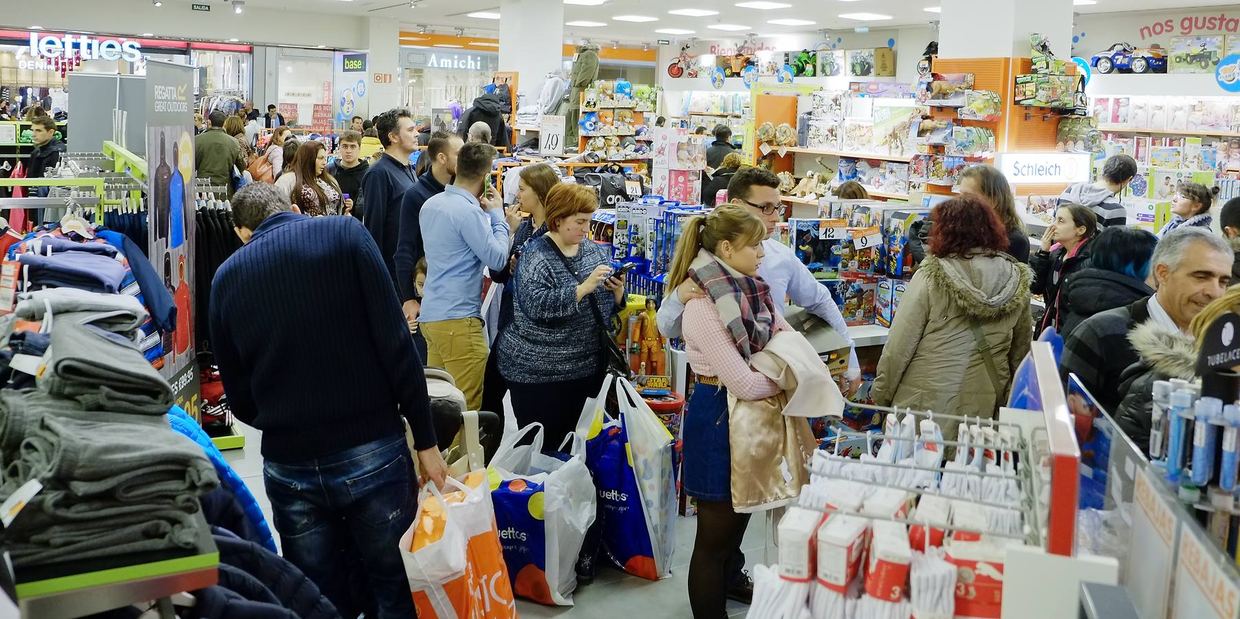 Último domingo comercial antes del día de Reyes en Valladolid