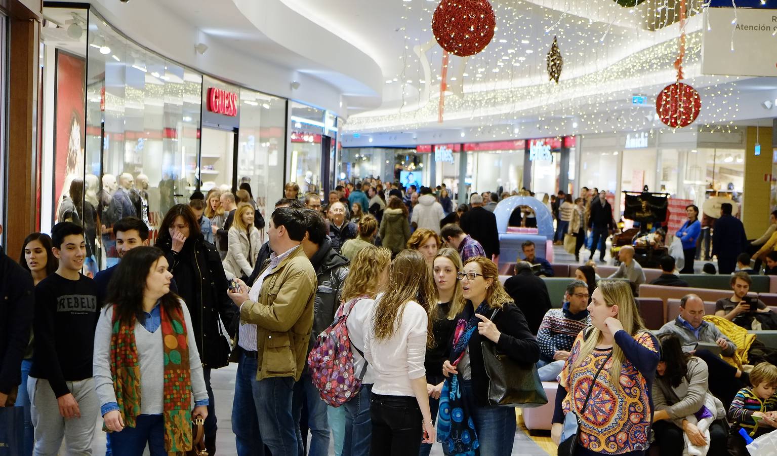 Último domingo comercial antes del día de Reyes en Valladolid
