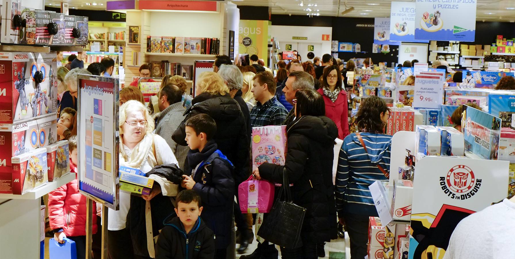 Último domingo comercial antes del día de Reyes en Valladolid