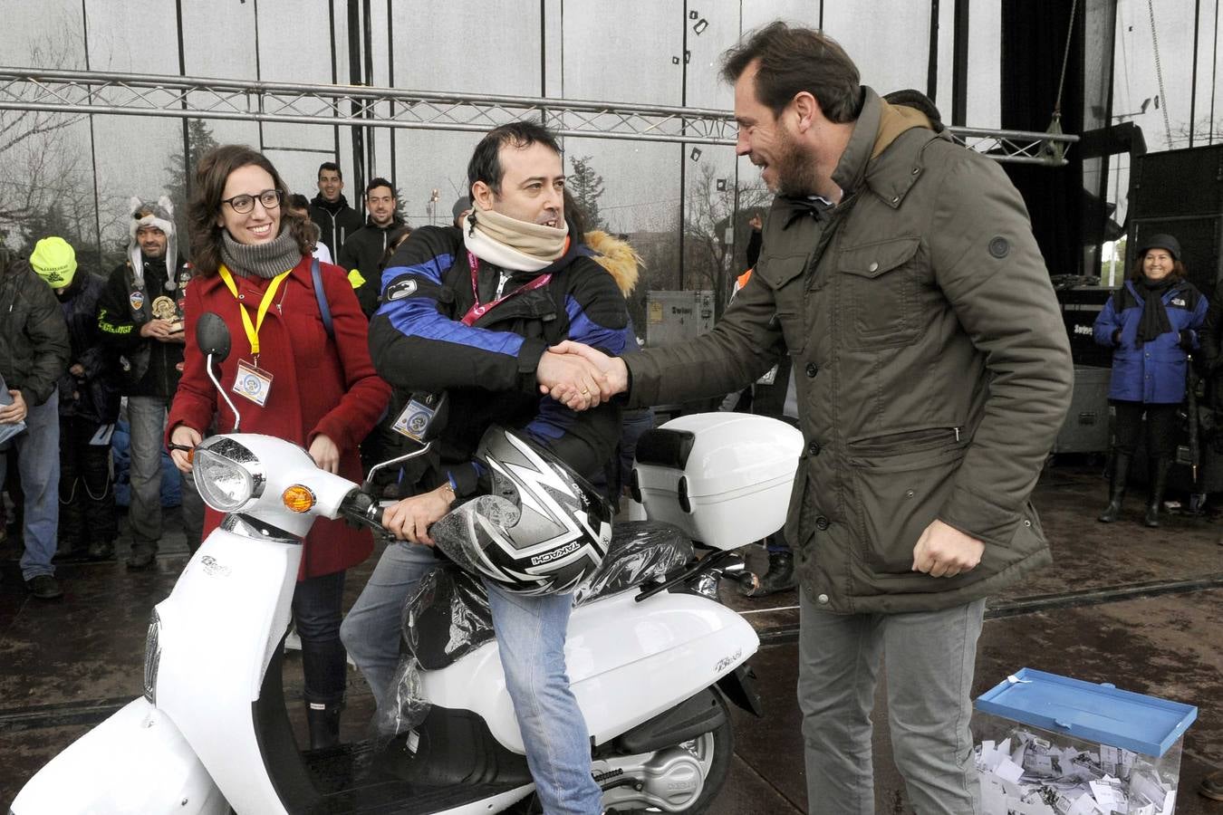 Despedida y entrega de trofeos a los inscritos en la Fiesta de la Moto 2016