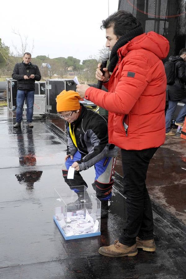 Despedida y entrega de trofeos a los inscritos en la Fiesta de la Moto 2016