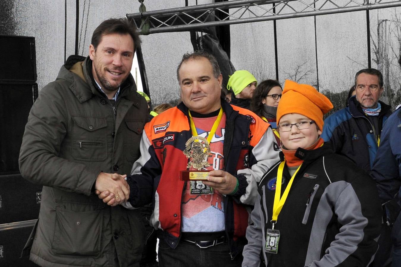 Despedida y entrega de trofeos a los inscritos en la Fiesta de la Moto 2016