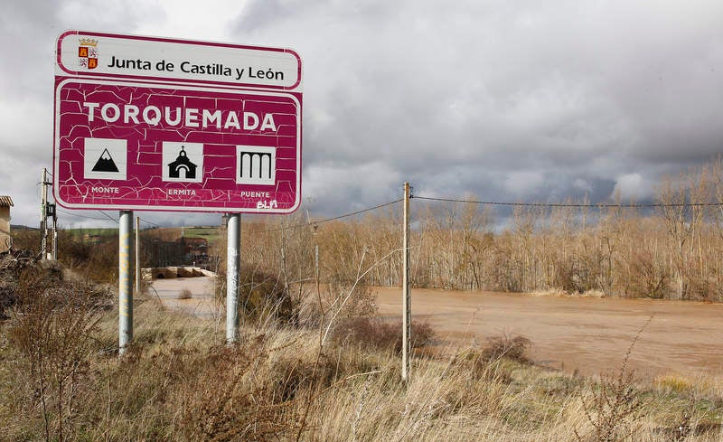 El río Pisuerga a su paso por Torquemada.
