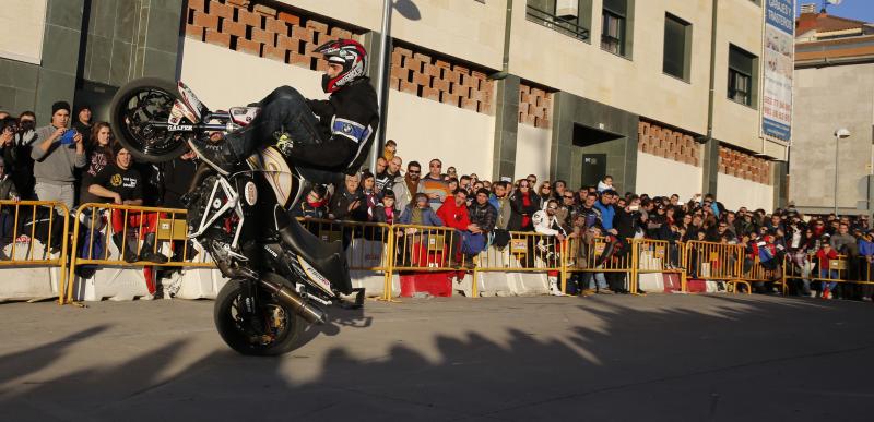 Acrobacias en la concentración Motauros 2016