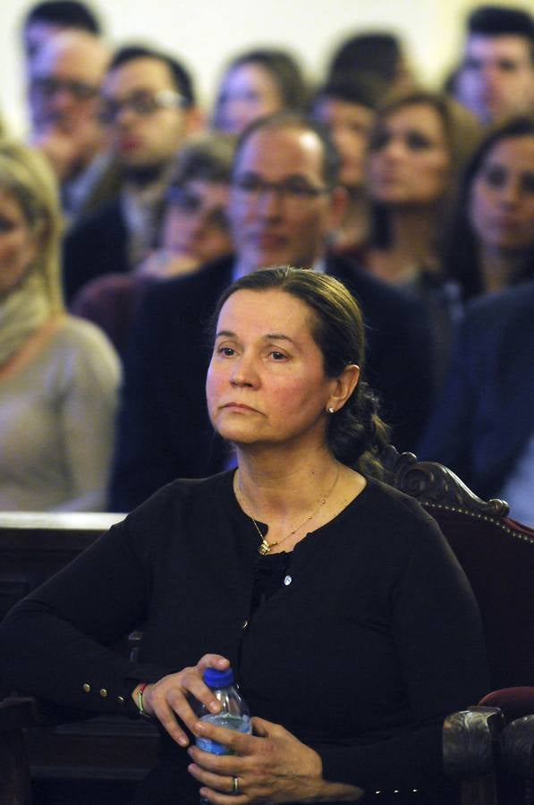 Montserrat González, acusada de la muerte de la presidenta de la Diputación de León, Isabel Carrasco, durante su declaración en el juicio que tiene lugar en la Audiencia Provincial de la capital leonesa.