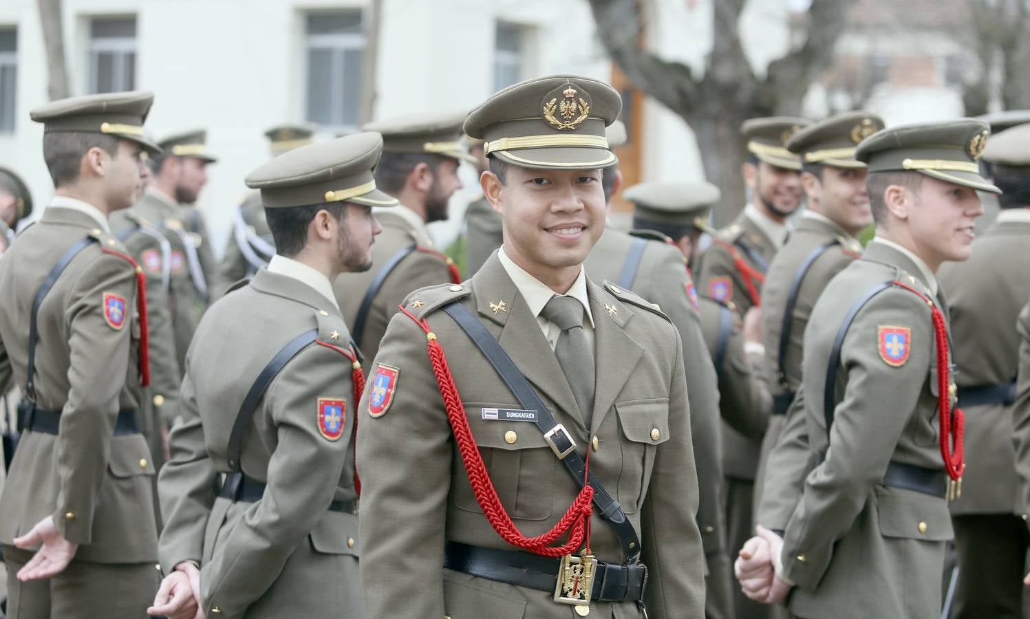 Desfile y condecoraciones en el cuartel Teniente Galiana (Valladolid)