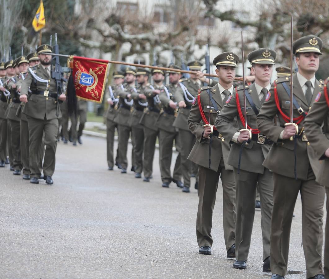 Desfile y condecoraciones en el cuartel Teniente Galiana (Valladolid)