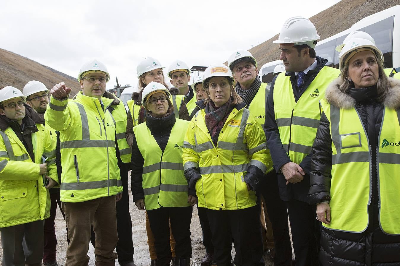 La ministra de Fomento visita las obras del Ave en Puebla de Sanabria (Zamora)