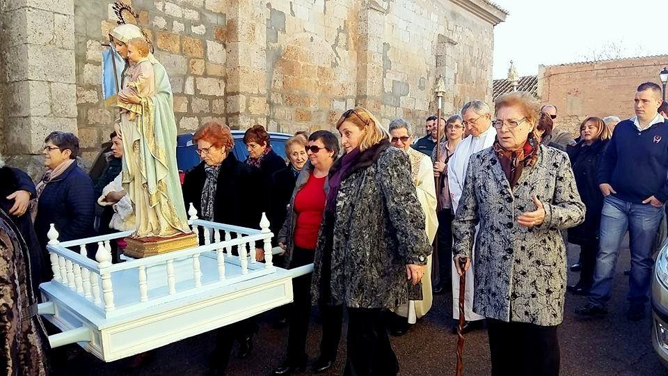 Los vecinos de Castrillo de Onielo (Palencia) honran a la Virgen de la Paz