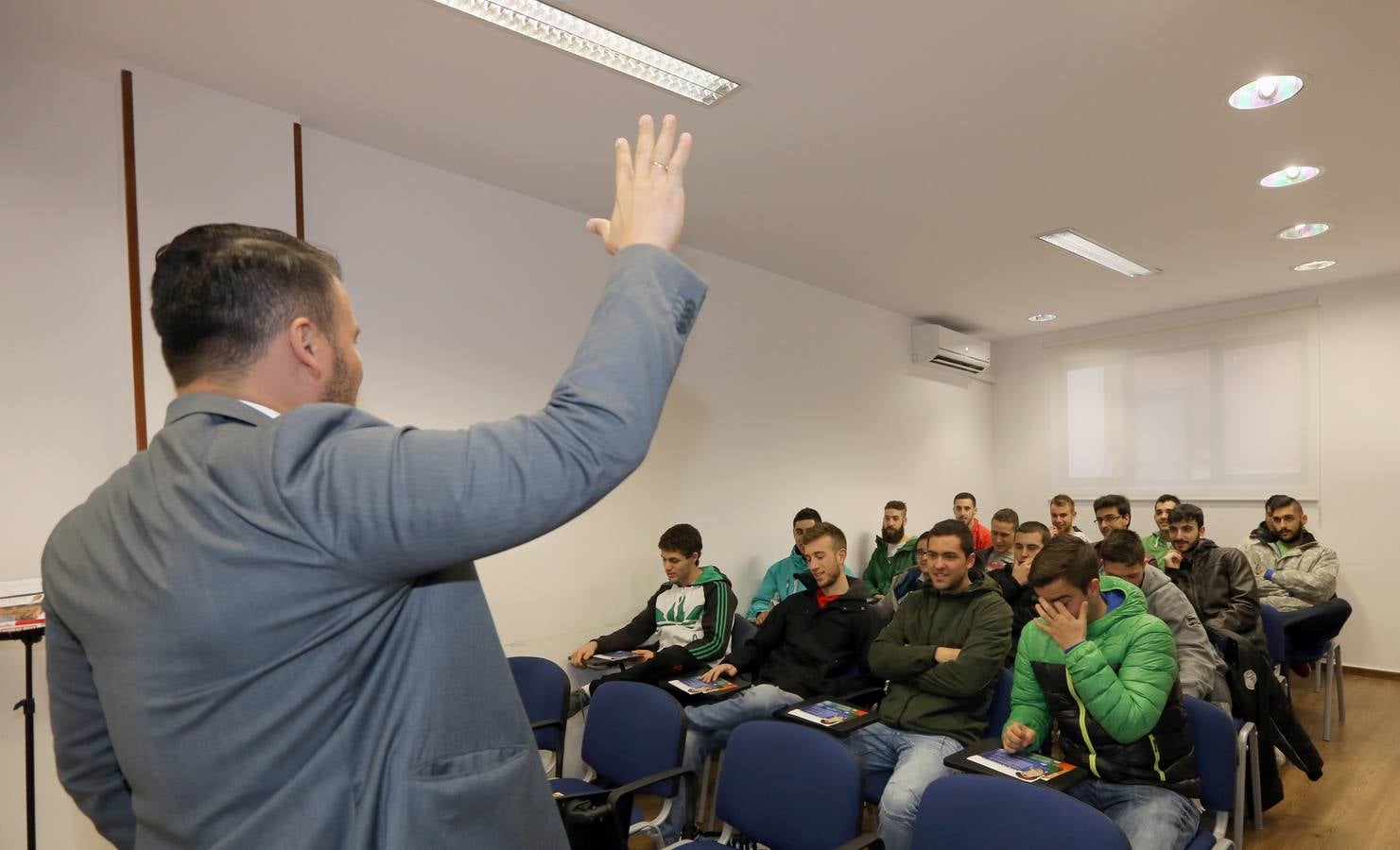 Visita a M-M Coaching Business School de alumnos del centro I.P. Cristo Rey dentro del programa STARTinnova