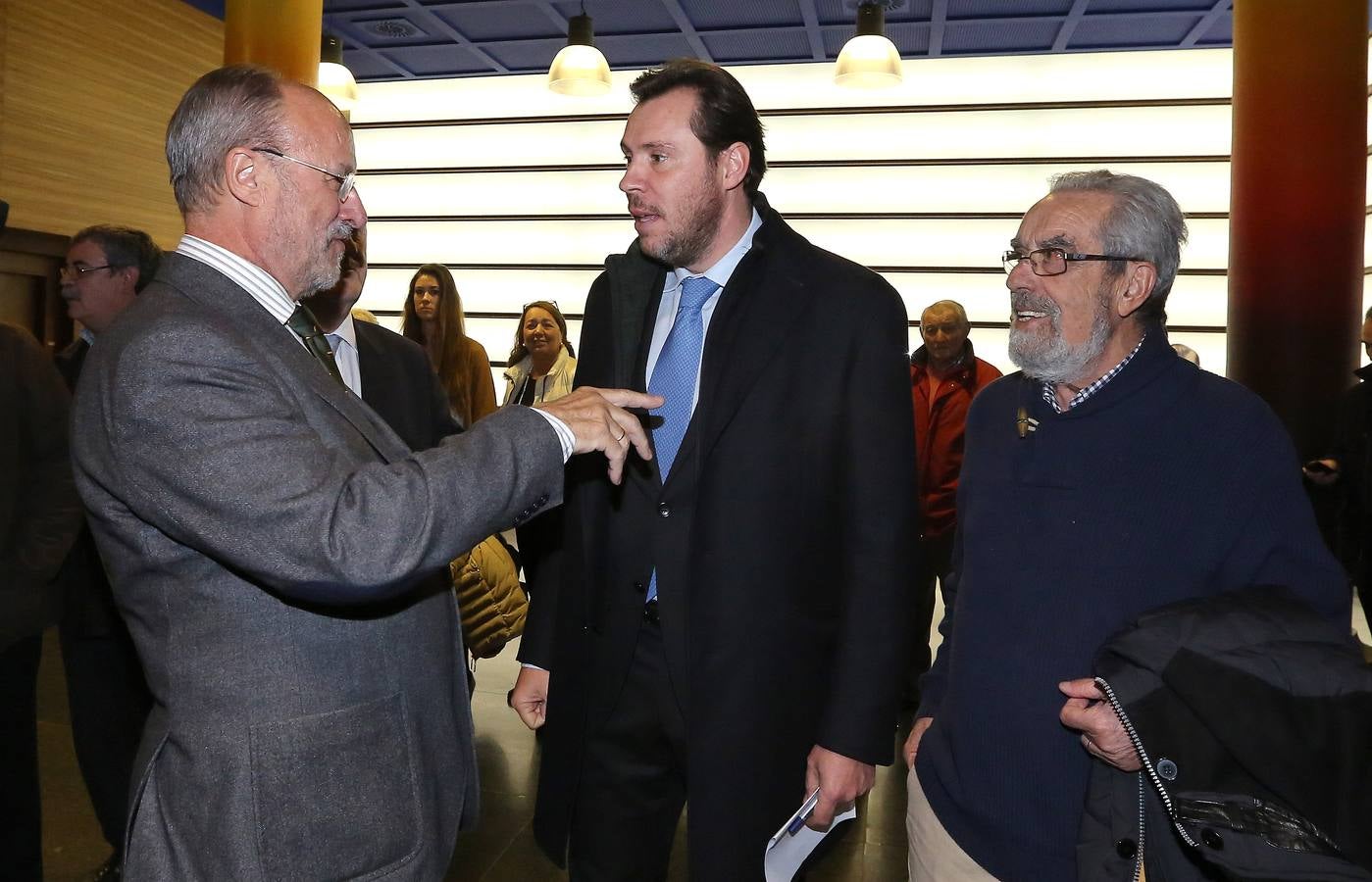 Tomás Rodríguez Bolaños, Javier León de la Riva y Óscar Puente participan en un coloquio sobre la tauromaquia