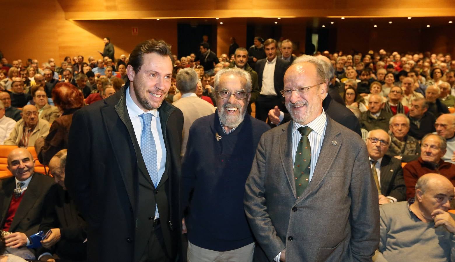 Tomás Rodríguez Bolaños, Javier León de la Riva y Óscar Puente participan en un coloquio sobre la tauromaquia