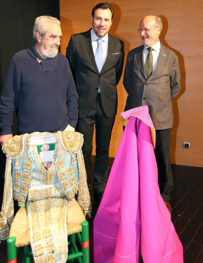 Tomás Rodríguez Bolaños, Javier León de la Riva y Óscar Puente participan en un coloquio sobre la tauromaquia