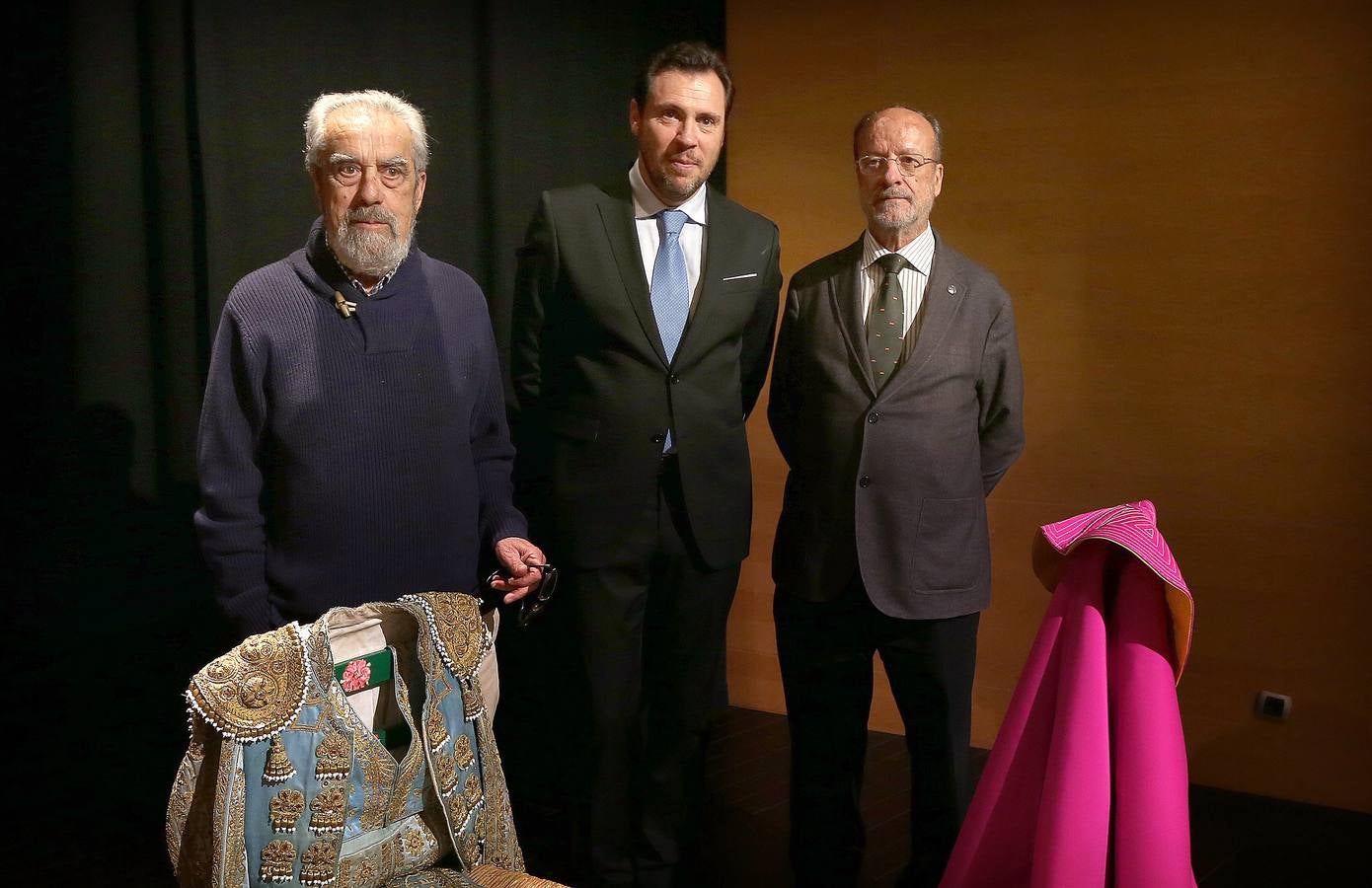 Tomás Rodríguez Bolaños, Javier León de la Riva y Óscar Puente participan en un coloquio sobre la tauromaquia