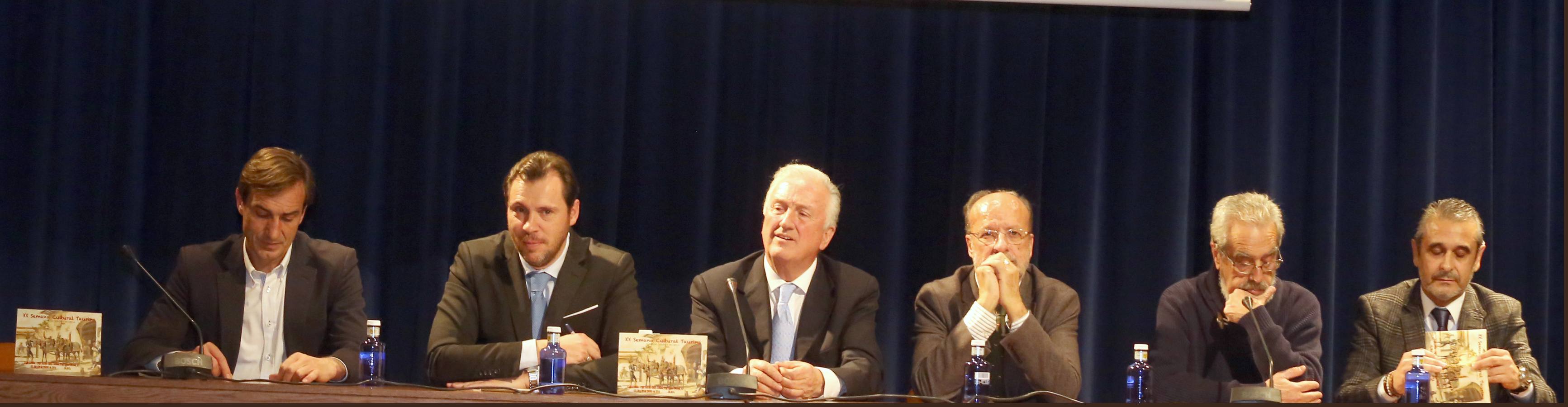 Tomás Rodríguez Bolaños, Javier León de la Riva y Óscar Puente participan en un coloquio sobre la tauromaquia