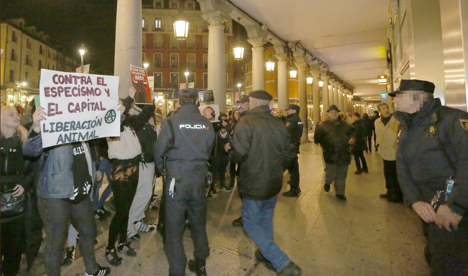 Tomás Rodríguez Bolaños, Javier León de la Riva y Óscar Puente participan en un coloquio sobre la tauromaquia