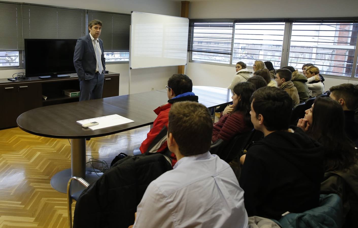 Alumnos del IES La Merced visitan las instalaciones de Ibermaq