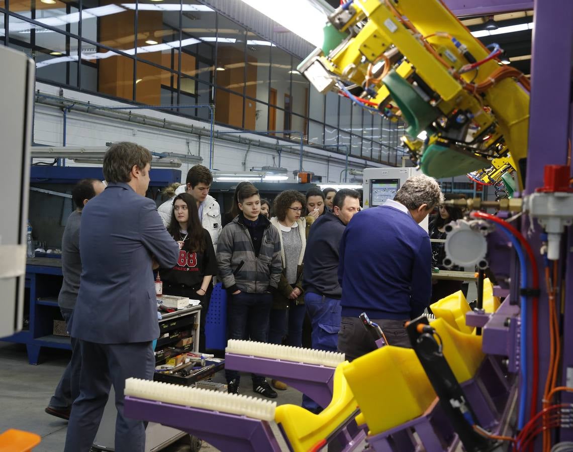 Alumnos del IES La Merced visitan las instalaciones de Ibermaq