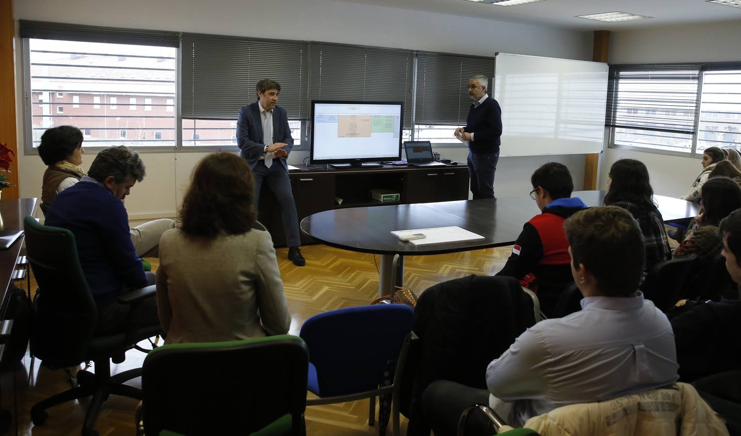 Alumnos del IES La Merced visitan las instalaciones de Ibermaq