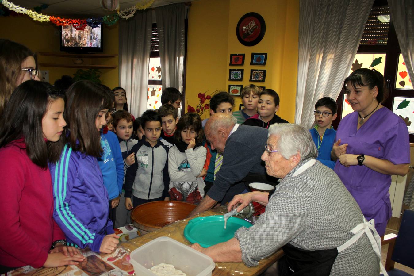 Fiesta de la Matanza en la residencia de mayores de Baltanás (Palencia)
