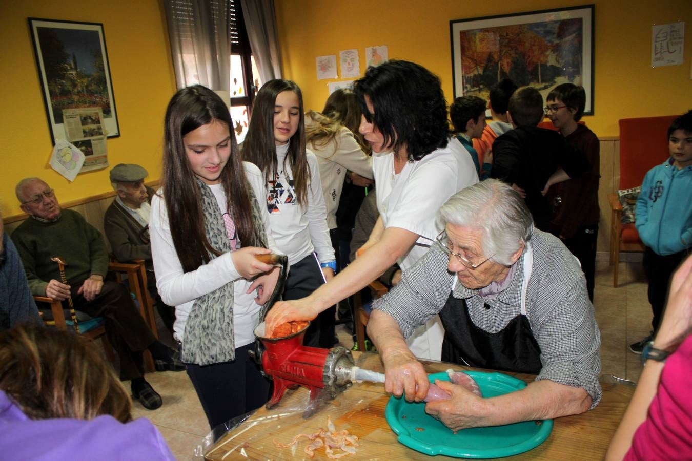 Fiesta de la Matanza en la residencia de mayores de Baltanás (Palencia)