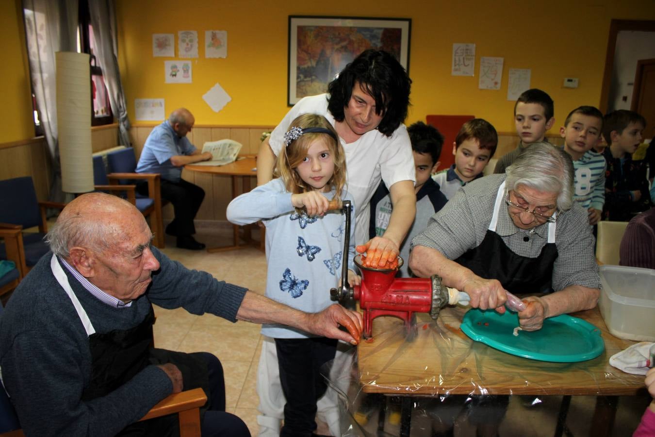 Fiesta de la Matanza en la residencia de mayores de Baltanás (Palencia)